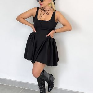 Melna kleita ar kristāliem